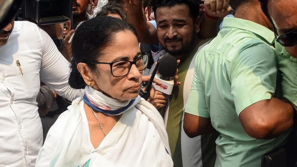 బెంగాల్ రాజకీయాల్లో ప్రకంపనలు ఏకాకిగా మమతా బెనర్జీ.. టీఎంసీ భవిష్యత్తుపై నీలినీడలు