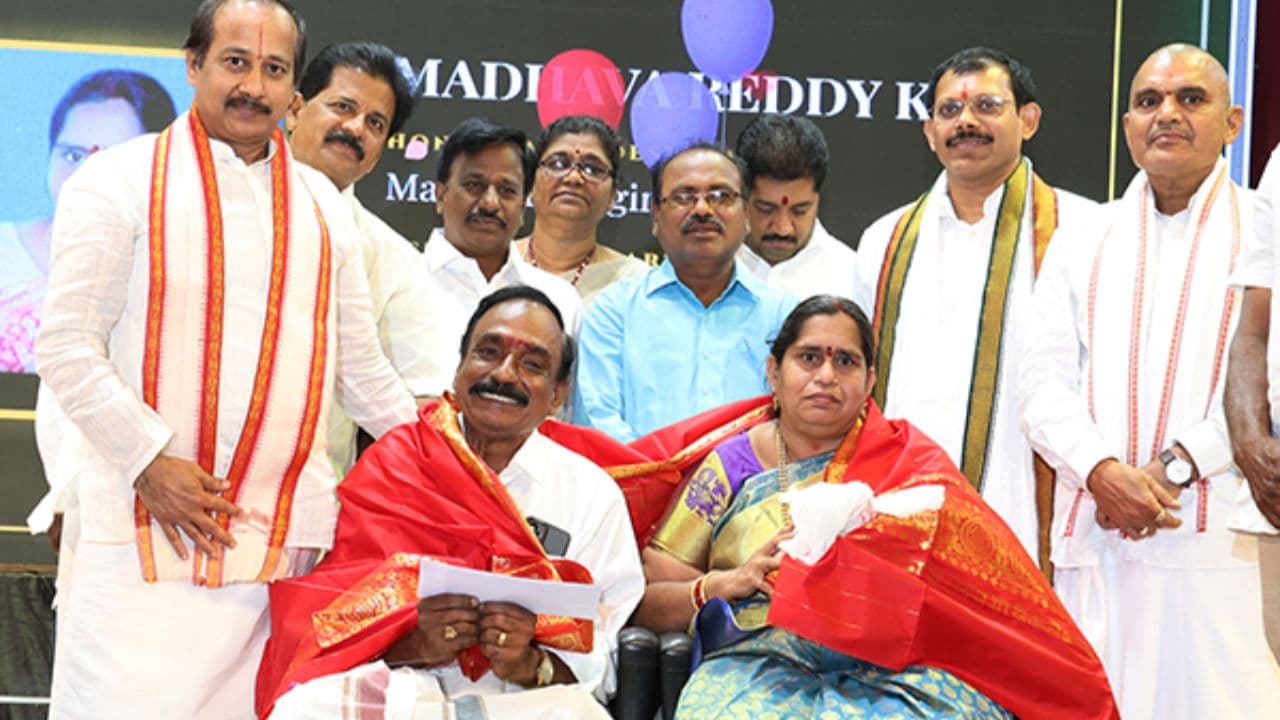 పదవీ విరమణ రోజునే రిటైర్మెంట్ బెనిఫిట్స్.. ఈవో ముద్దాడ రవిచంద్ర సంచలన ఆదేశాలు