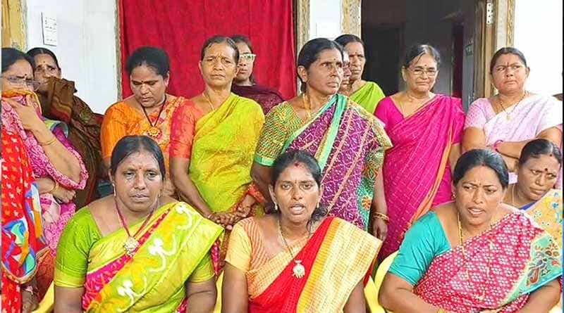 ఎమ్మెల్యే కొలికపూడిని సస్పెండ్ చేయాలంటూ రోడ్డెక్కిన మహిళలు