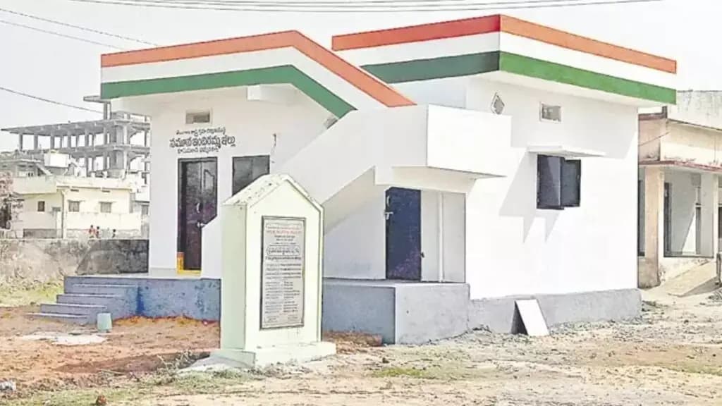 తెలంగాణ రాష్ట్రంలో సొంతిల్లు లేని నిరుపేదల కలలను సాకారం చేసేందుకు ప్రభుత్వం ప్రతిష్టాత్మకంగా చేపట్టిన ఇందిరమ్మ ఇళ్ల పథకం’