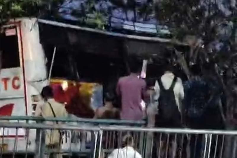గాజువాకలో ప్రమాదానికి గురైన ఆర్టీసీ బస్సు