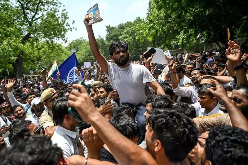 రేపు హైదరాబాద్లో కాక్రోచ్' నిరసన కు పోలీసుల అనుమతి