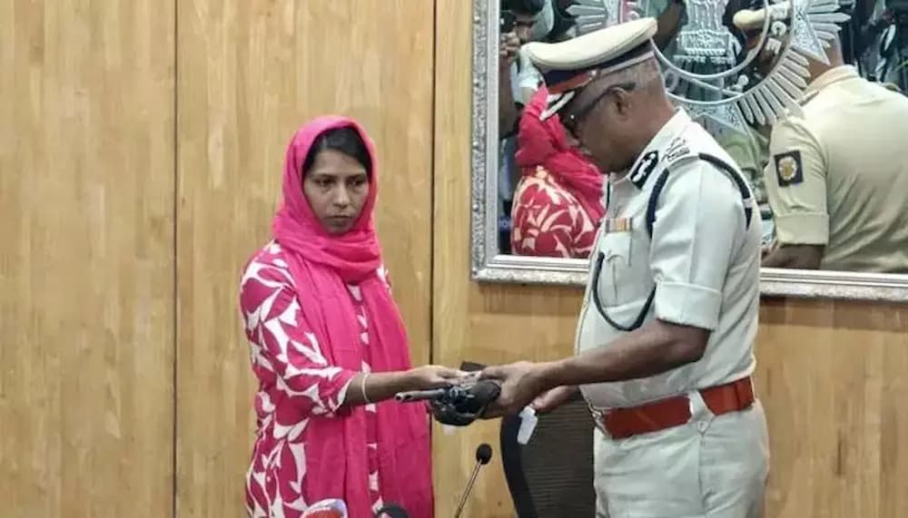 మావోయిస్టులకు భారీ ఎదురుదెబ్బ..మహిళా నేత శకుంతల సరెండర్