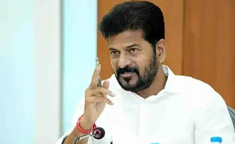 రేవంత్ చేతగానితనం వల్లే తెలంగాణ లో బాబు, పవన్ రాజకీయాలు - కవిత
