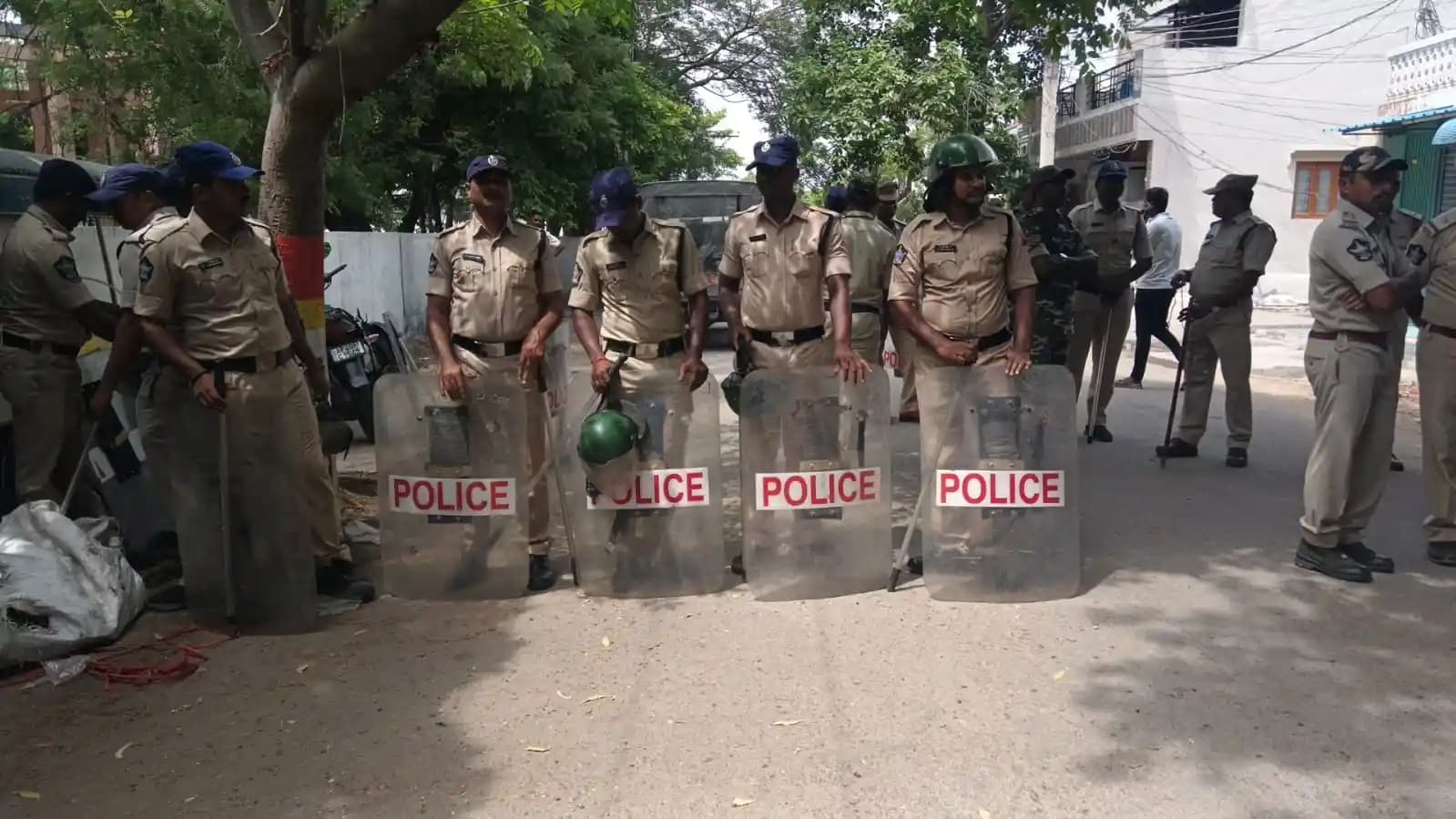 రణరంగంగా మారిన తాడిపత్రి.. కేతిరెడ్డి పెద్దారెడ్డి అరెస్ట్