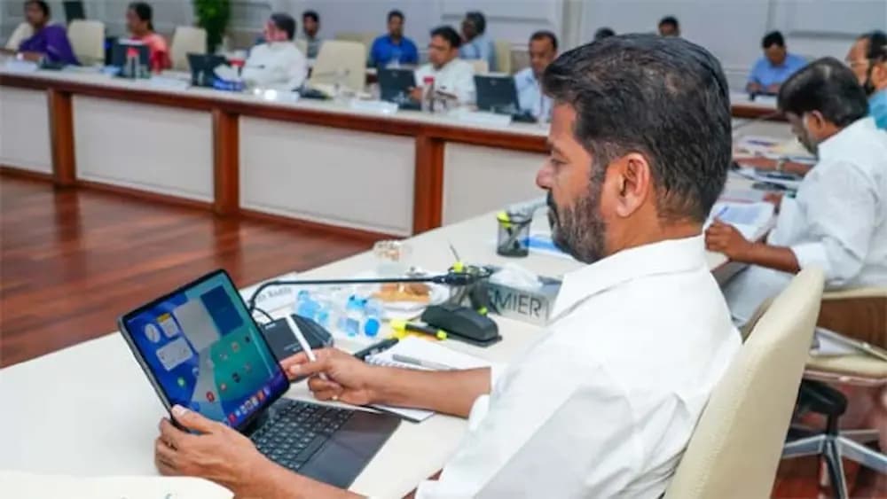తెలంగాణలో డిజిటల్ కేబినెట్ సమావేశాల ప్రారంభం