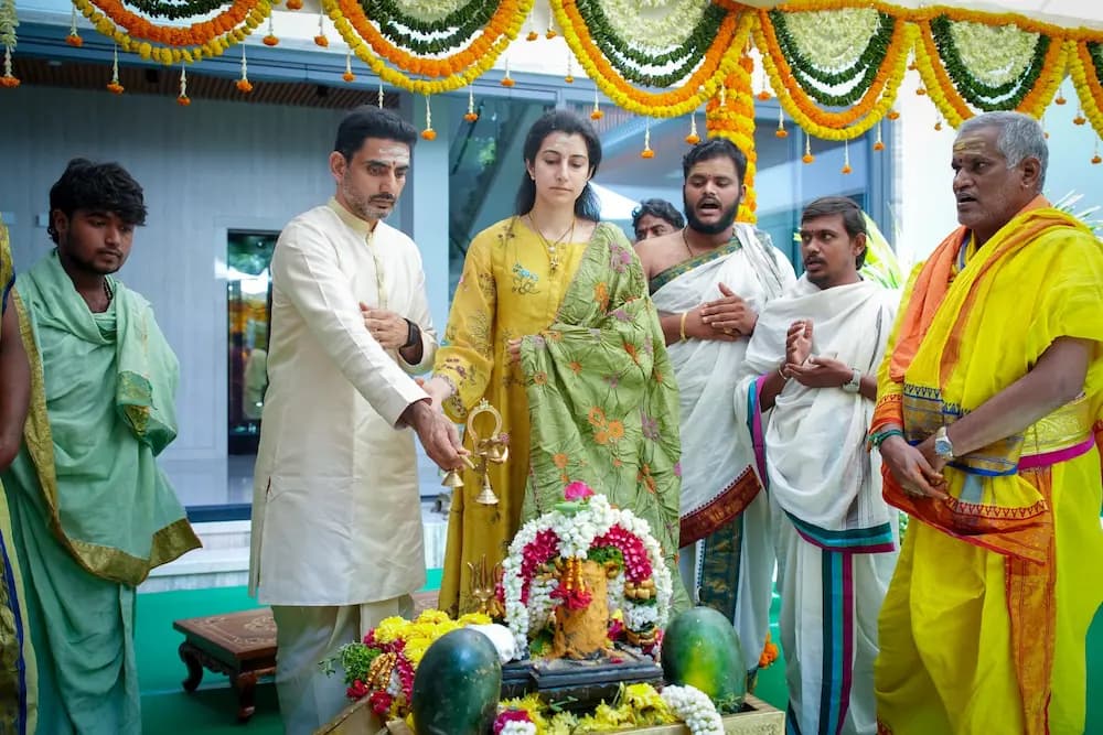 సతీసమేతంగా రుద్రాభిషేకంలో పాల్గొన్న మంత్రి నారా లోకేశ్.. రాష్ట్ర ప్రగతి కోసం ప్రత్యేక పూజలు
