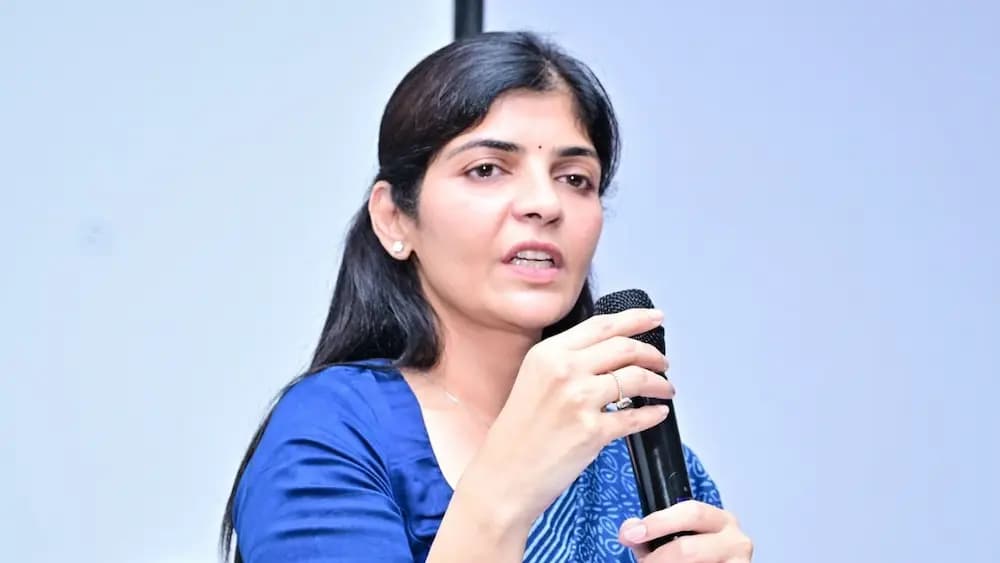 అనితపై వ్యాఖ్యలు.. గుడివాడ అమర్ నాథ్ పై మహిళా కమిషన్ ఆగ్రహం
