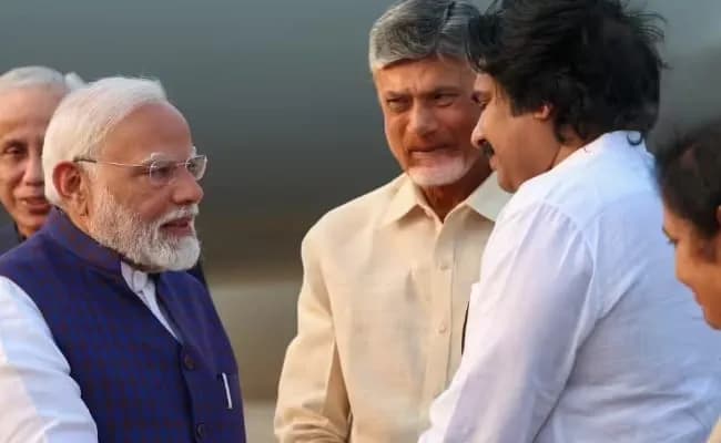 Dont Entertain Jagan Naidu Pawan To Plead With Modi