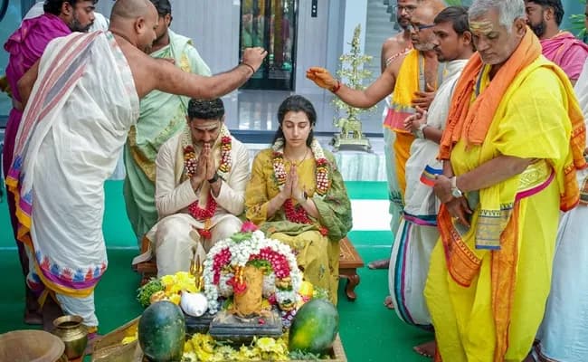 Lokesh Seeks Divine Blessings To Serve People
