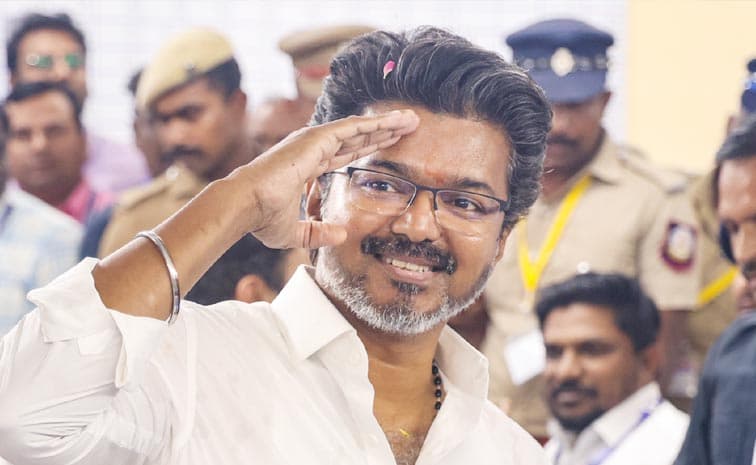 పుట్టినరోజు నాడే.. విజయ్ నుంచి బిగ్ లాంచ్
