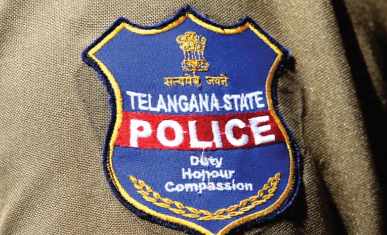 నేను పోలీసును.. పైసా ఇవ్వను