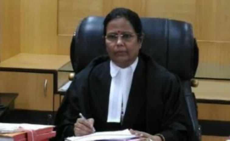 సాక్షి' కథనాలను సుమోటోగా తీసుకున్న