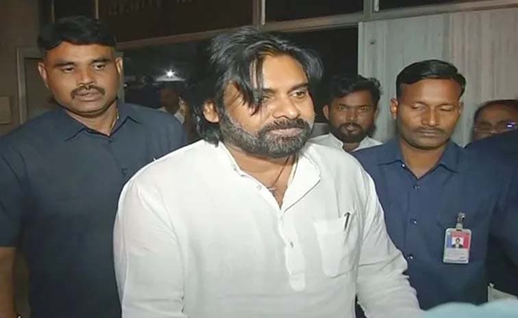 ఉపన్యాసం లాఫింగ్ స్టాక్ తో.. పవన్ మళ్లీ సెల్ఫ్ గోల్