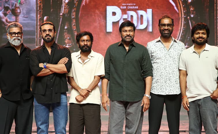 పెద్ది' సక్సెస్ ఈవెంట్.. జాన్వీతో పాటు వాళ్లెక్కడ
