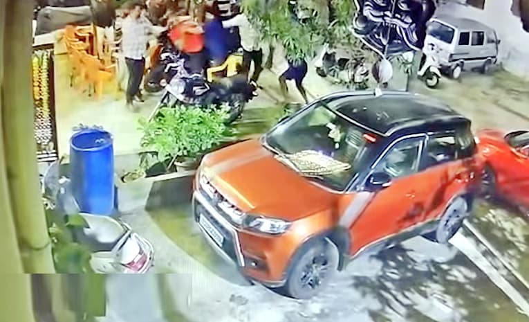 గృహ ప్రవేశం వేడుకల్లో కర్రలు, రాళ్లతో బీభత్సం