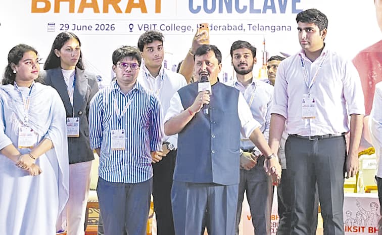 ఫీజు బకాయిలపై ప్రభుత్వాన్ని నిలదీస్తాం
