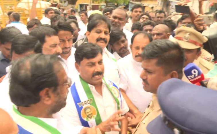 జమ్మలమడుగులో ఉద్రిక్తత.. వైఎస్సార్ సీపీ నేతల అడ్డగింత