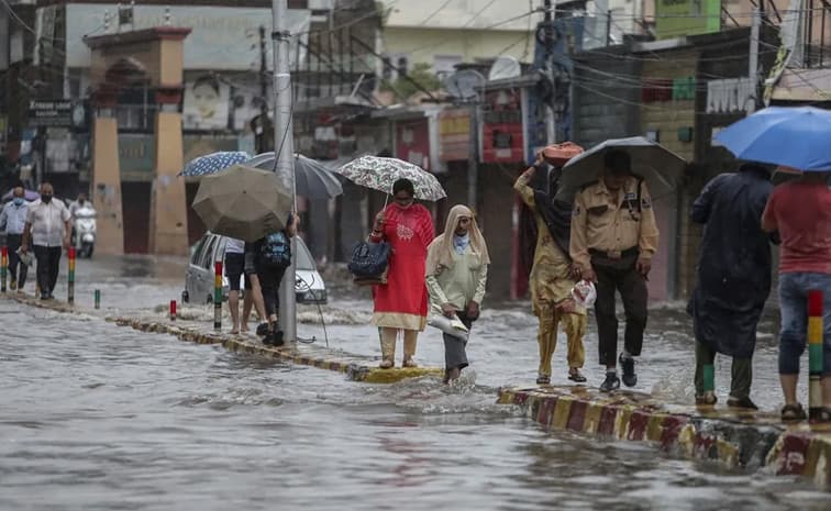 ముంబైలో భారీ వర్షాలు.. అంధేరి సబ్ వే బంద్