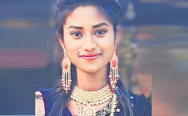 రోడ్డు ప్రమాదంలో ట్యాంకర్ టైరు కింద నలిగి