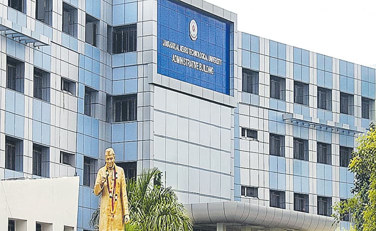 కాంట్రాక్టు పోస్టుల నియామక వివాదం