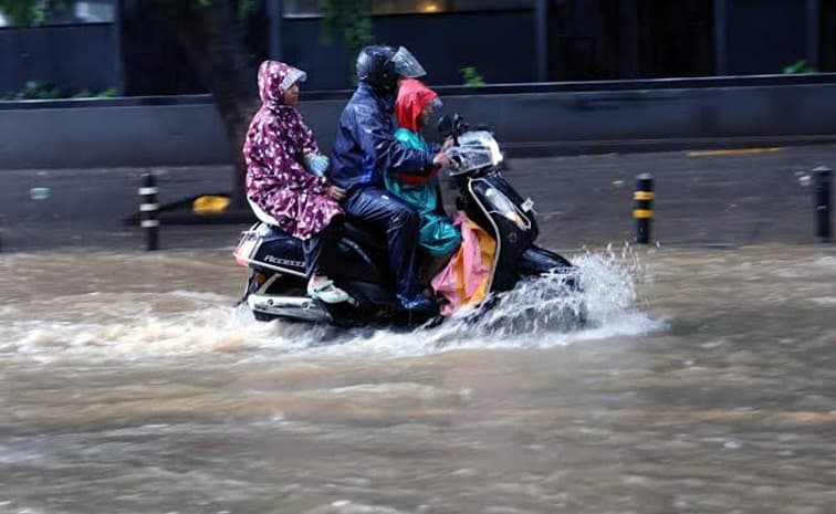 ముంబైలో వర్ష బీభత్సం