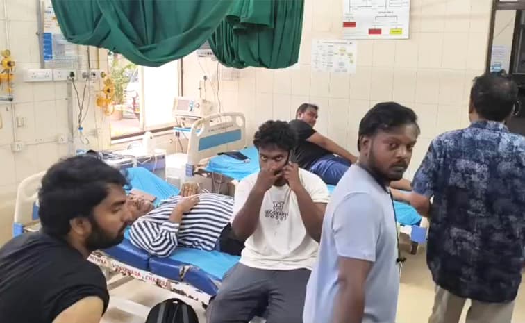 జంగారెడ్డిగూడెంలో ఘోర బస్సు ప్రమాదం.. 30 మంది ప్రయాణికులు