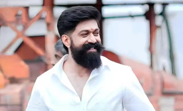 టాక్సిక్ ’ అడ్వాన్స్ బుకింగ్స్ అదుర్స్ .. టికెట్ ధర ఎంతటే