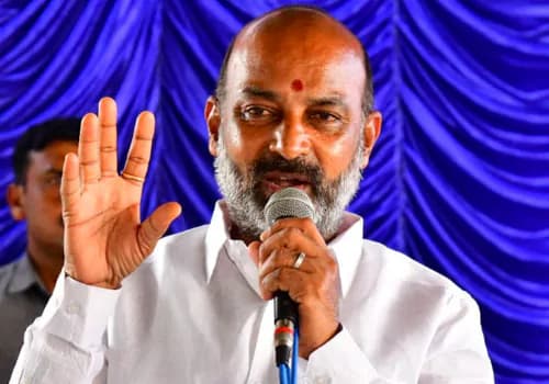 పేదల ఇళ్లకే బుల్డోజర్లా?..ఒవైసీ కాలేజీపై మౌనం ఎందుకు