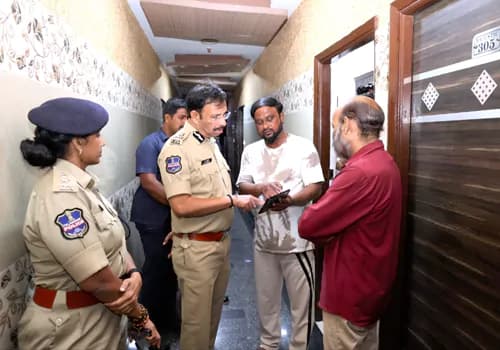 ఆపరేషన్ కవచ్.. హైదరాబాద్ లో 562 హోటళ్లలో అర్ధరాత్రి సోదాలు