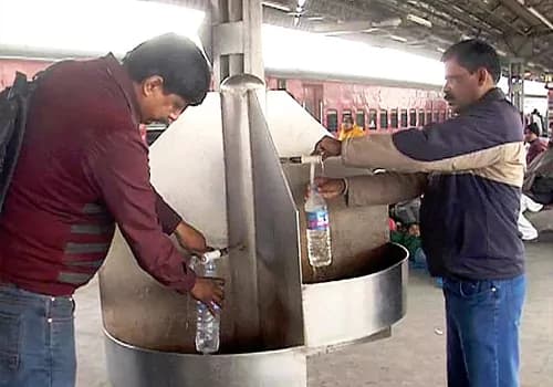 రైల్వే స్టేషన్లలో నీళ్లు తాగుతున్నారా..? కాగ్ రిపోర్ట్ లో షాకింగ్ నిజాలు