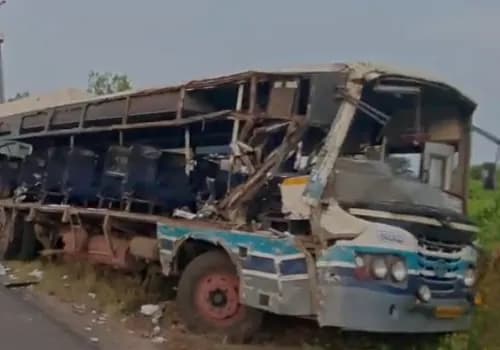 ఆర్టీసీ బస్సు..లారీ ఢీ.. ఇద్దరు మృతి