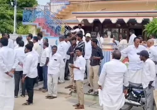 జమ్మలమడుగులో ఉద్రిక్తత..వైసీపీ నేతలను అడ్డుకున్న పోలీసులు