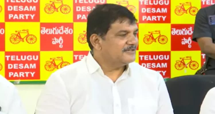 రాజధానికి ఆయన అడుగడుగునా వెన్నుపోటు