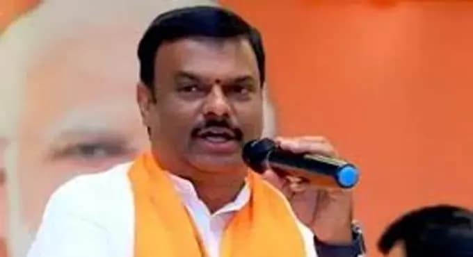 కేంద్ర ప్రభుత్వ పథకాల్లో చేరేందుకు ప్రత్యేక స్టాళ్లు