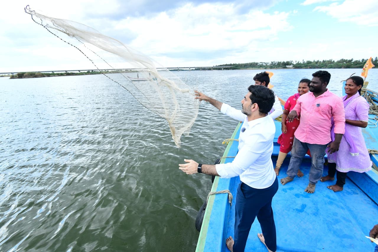 మత్స్యకార కుటుంబాలకు అన్ని విధాలా అండగా ఉంటాం