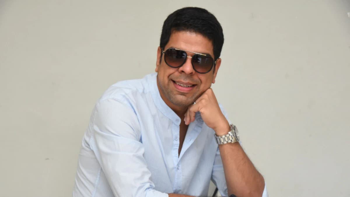 హీరో అవుదామ నుకుంటే తండ్రి పాత్ర లొచ్చాయి