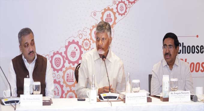 స్టార్టప్ వెంచర్ కాపిటలిస్టులతో రౌండ్ టేబుల్ సమావేశంలో పాల్గొన్న ముఖ్యమంత్రి చంద్రబాబు