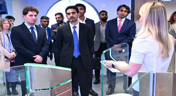 మాస్కో అడ్వాన్స్ డ్ ట్రాన్స్ పోర్ట్ సెంటర్ ను సందర్శించిన మంత్రి లోకేష్