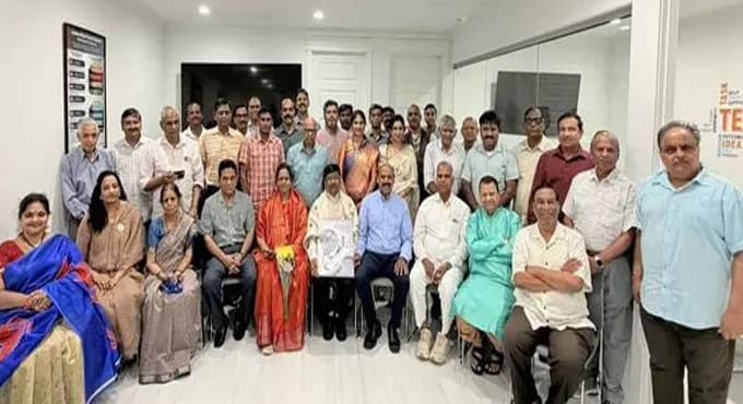 డాలస్ లో మునిరత్నంనాయుడును సత్కరించిన ఎన్నారైలు