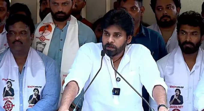 పవన్ ను కెలికితే ఇలాగే ఉంటుందా