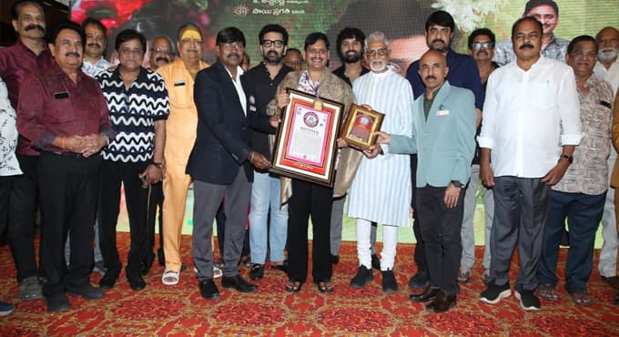 పలువురు సినీ ప్రముఖుల సమక్షంలో ఘనంగా దిగ్దర్శకులు ఎస్వీ కృష్ణారెడ్డి 75వ పుట్టినరోజు వేడుకలు