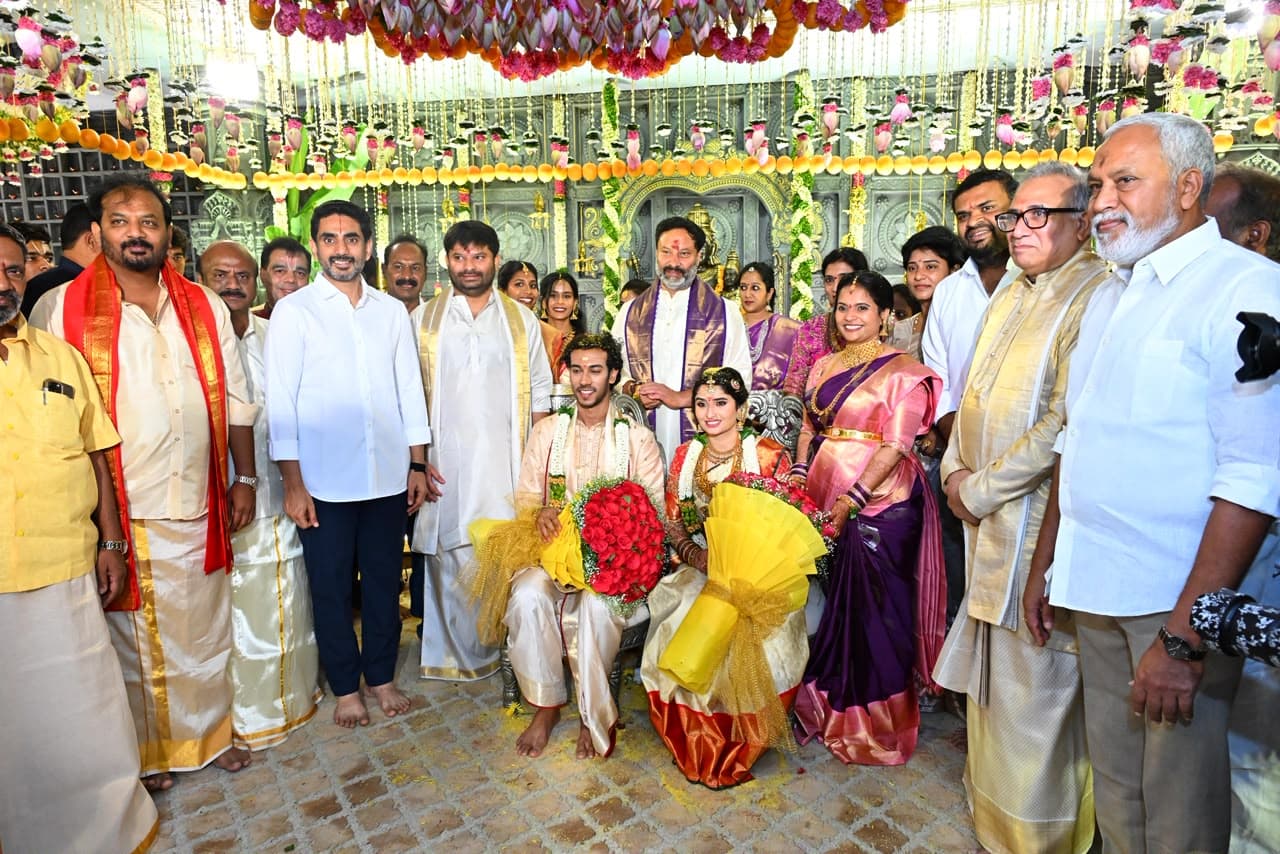 టీటీడీ బోర్డు సభ్యుడి కుమార్తె పెళ్లికి హాజరైన మంత్రి లోకేశ్