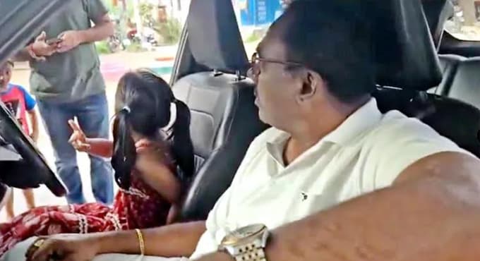 ఆరేళ్ల మనవరాలికి స్టీరింగ్ ఇచ్చిన ఎస్సై..! చివరకు ఏమైందంటే