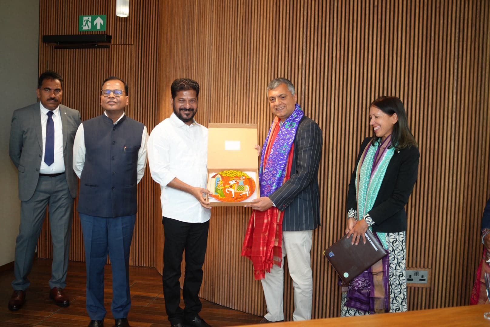 తెలంగాణలో విద్యా కార్యక్రమాలు చేపట్టండి
