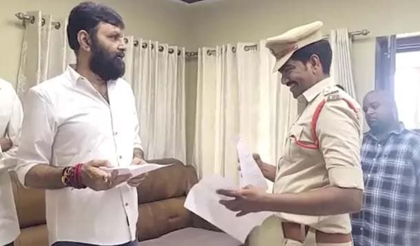 గుడివాడ వన్ టౌన్ ఎస్ఐ పై వేటు