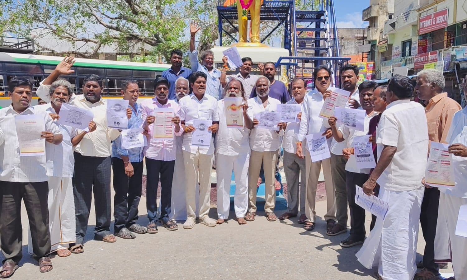 సూపర్ సిక్స్ హామీలు ఎక్కడ.. పుత్తూరులో వైఎస్సార్సీపీ నిరసన