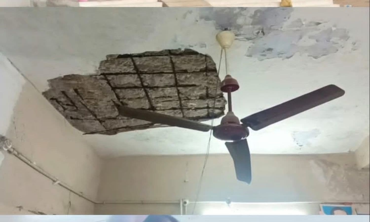 మర్రిపెడ పోలీస్ స్టేషన్ లో ప్రమాదం