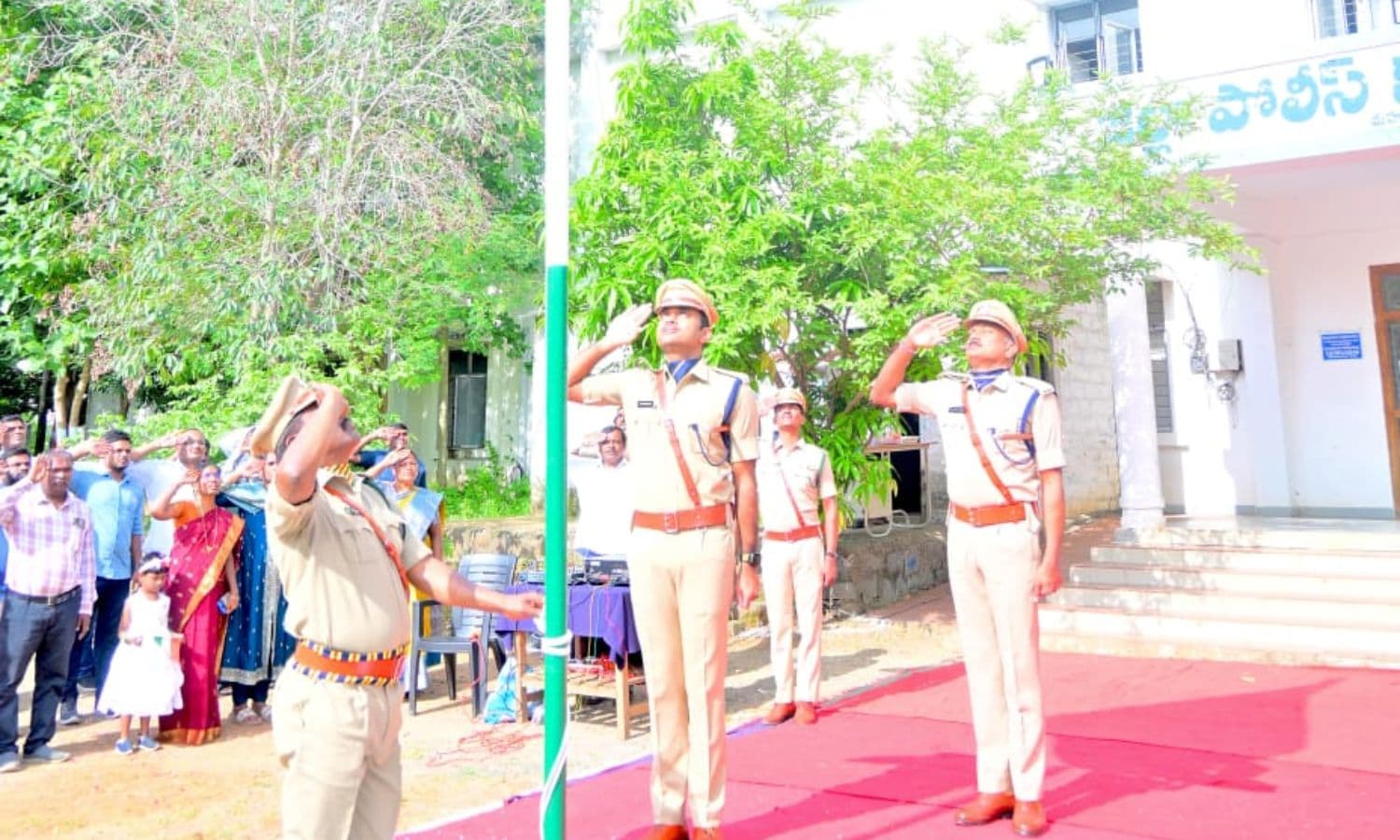 మహబూబాబాద్ పోలీస్ హెడ్ క్వార్టర్స్ లో స్వాతంత్ర వేడుకలు