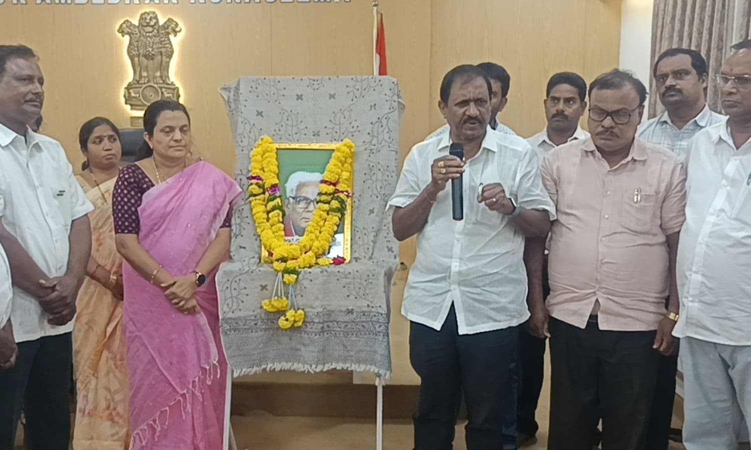 అమలాపురం కలెక్టరేట్ లో ఘనంగా గౌతు లచ్చన్న జయంతి